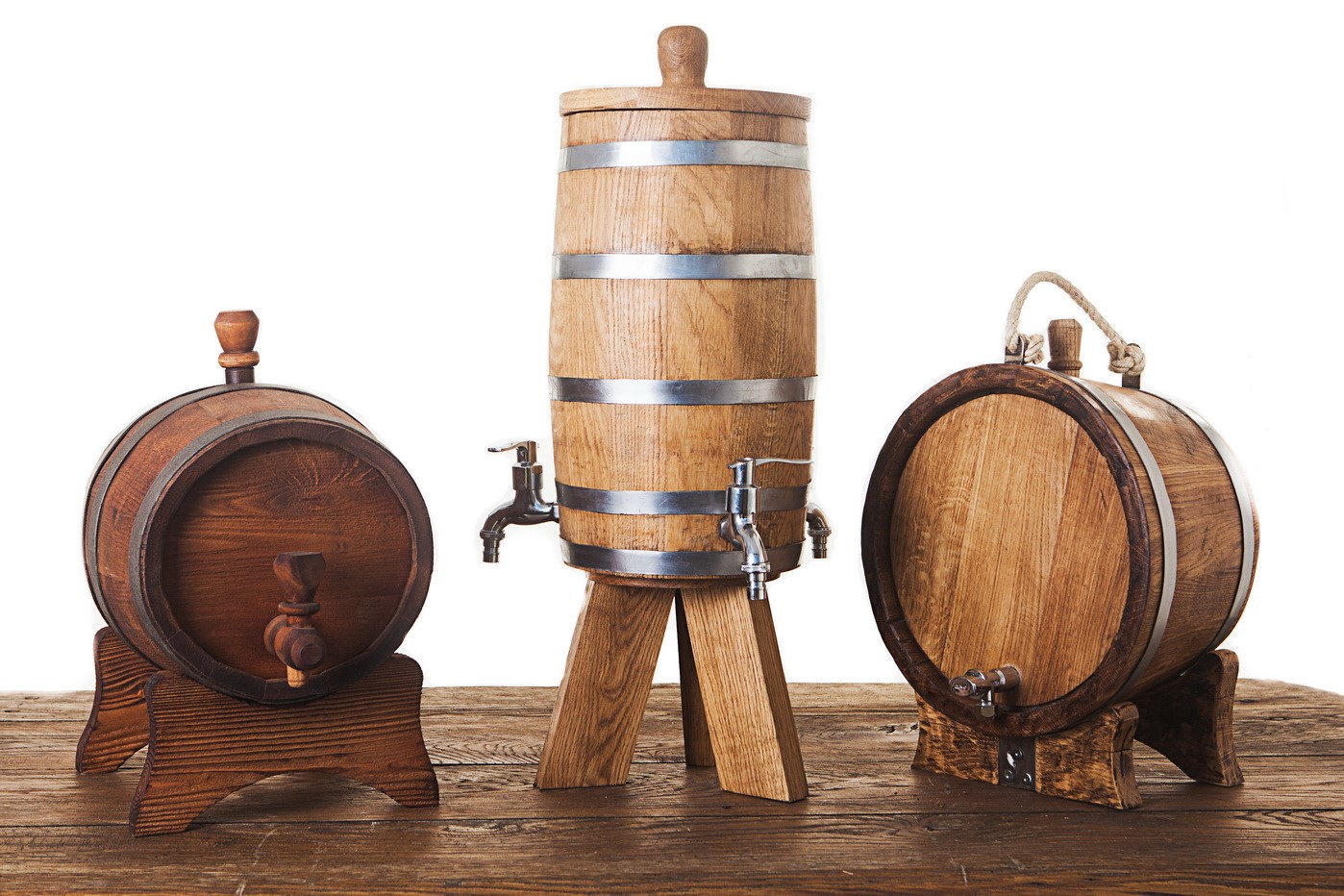 Дубовый бочонок коньяк. Дубовая бочка. Дубовая бочка мт50. Деревянные бочки новогодние. Barrica производитель бочек.