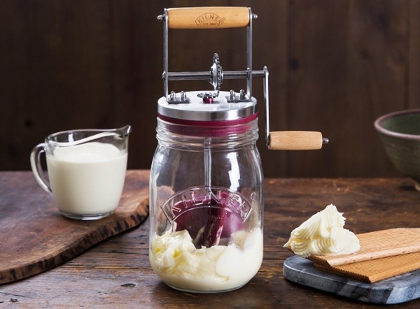 Жирные сливки из молока и масла в домашних условиях, рецепт с фото и видео — aikimaster.ru