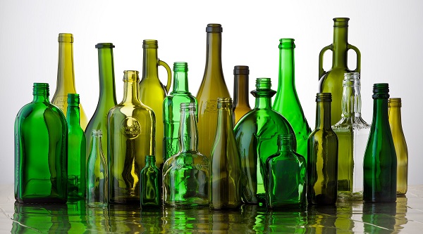 На фото – красивые стеклянные бутылки для алкоголя