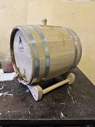 УЦЕНКА Дубовая бочка «Казбек» 10 л с краном (кавказский дуб)